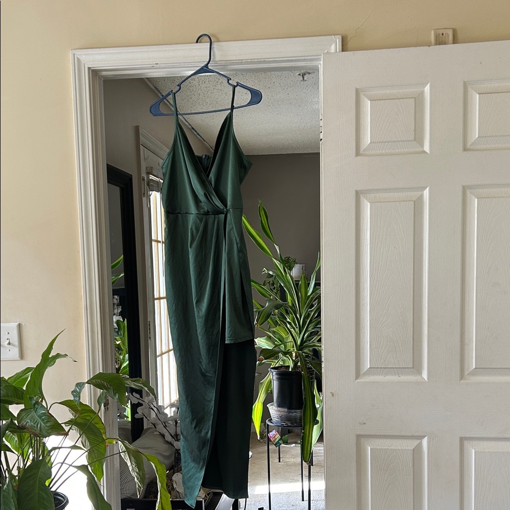 Elegant Green Sleeveless Dress
